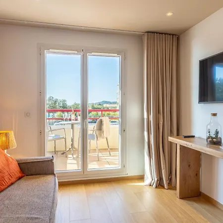 شقة فندقية Kaliope 4*