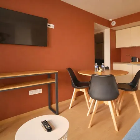 Kaliope شقة فندقية 4*